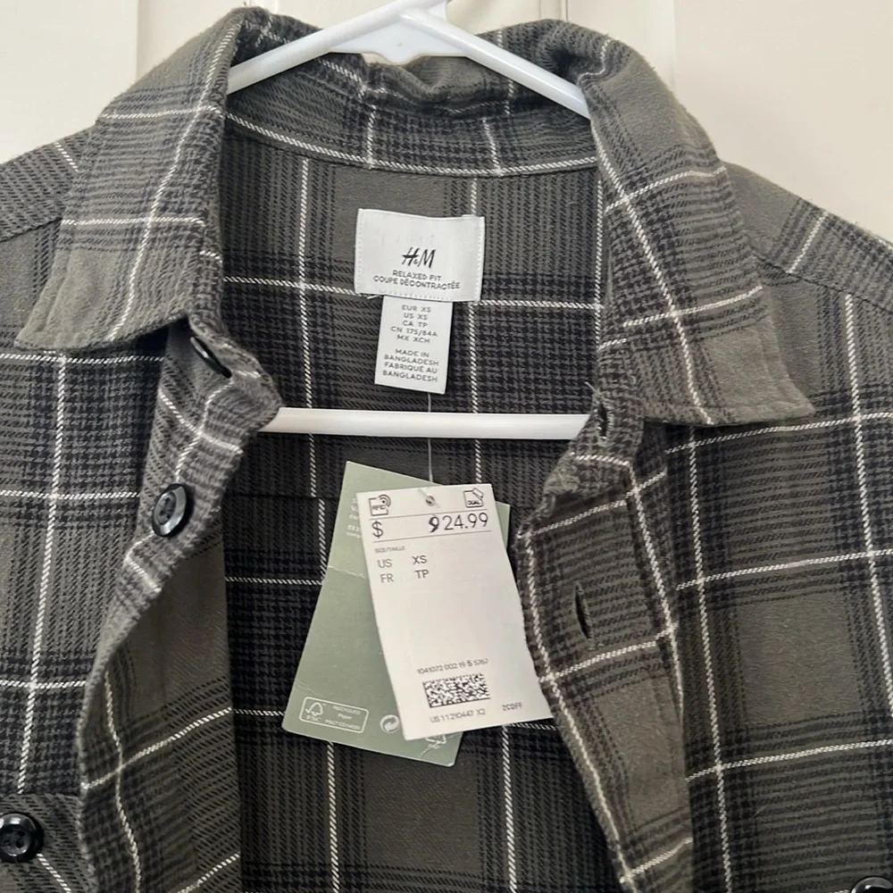 Button up - Picture 2 of 2